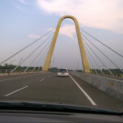 Gerbang Tol Grand Wisata Jalan Tol Jakarta Cikampek Km 21 Gerbang Tol Grand Wisata Jalan Tol Jakarta Cikampek Km 21