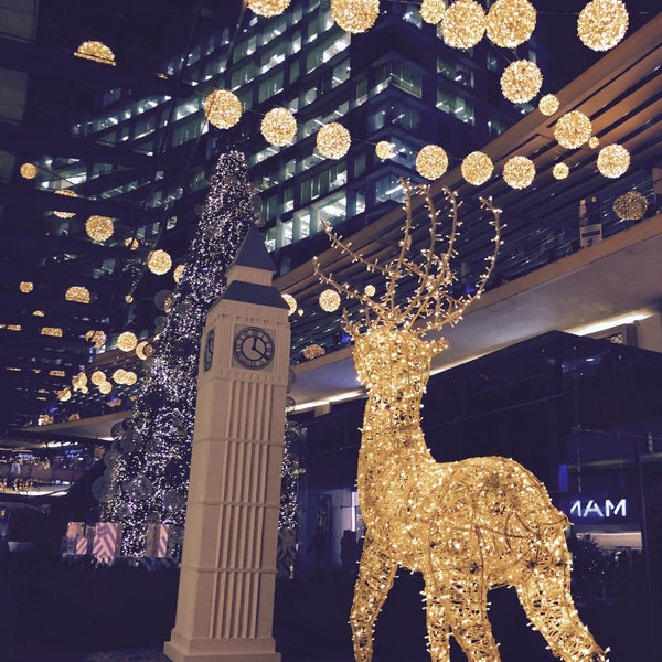 รูปภาพถ่ายที่ Antara Fashion Hall โดย Alby G. เมื่อ 11/19/2015
