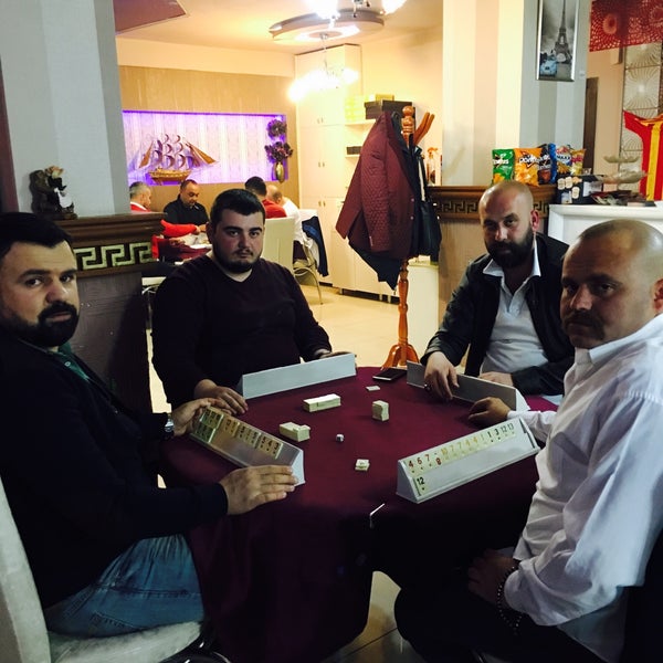 Foto tirada no(a) Taş Cafe &amp; Aile Okey Salonu por Harun BOZDOĞAN em 3/14/2016