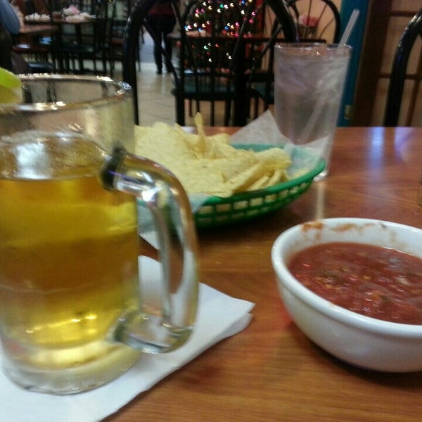 รูปภาพถ่ายที่ Camino Real Mexican Restaurant โดย Arvind D. เมื่อ 12/7/2013