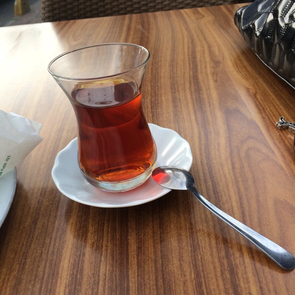 Das Foto wurde bei İncir Ağacı Cafe &amp; Restaurant von Esma A. am 12/26/2015 aufgenommen
