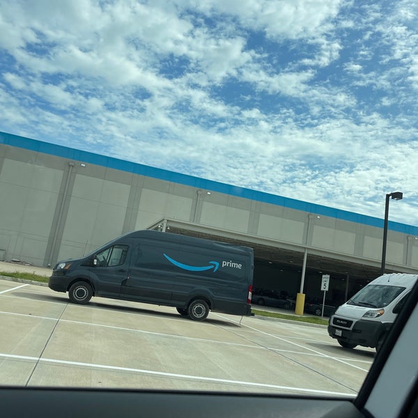 Amazon Warehouse DHX1 Warehouse