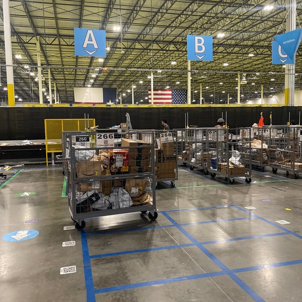 Amazon Warehouse Stx4 Warehouse in Pasadena