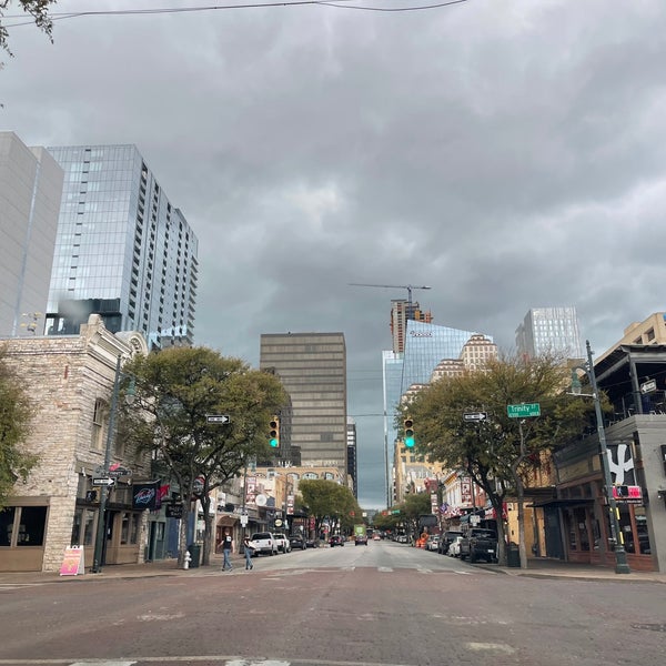 รูปภาพถ่ายที่ Downtown Austin โดย Ceslab เมื่อ 11/11/2022