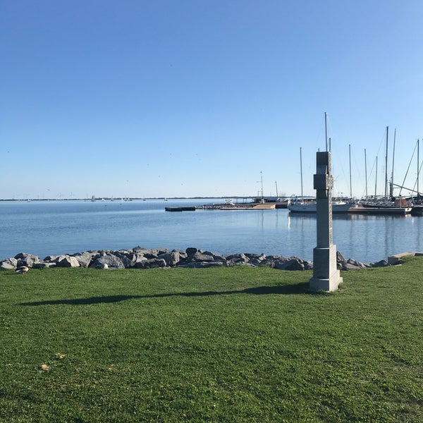 Море парк киров термы. Море парк резиденс сочи. Морской порт сочи. Сумерки в парке. Мор парк.