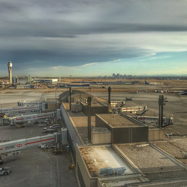 Foto tomada en Calgary Airport Marriott In-Terminal Hotel  por Spencer S. el 4/25/2018
