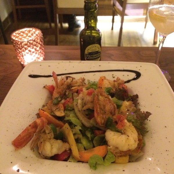 9/19/2014 tarihinde Habib Y.ziyaretçi tarafından Shrimps Bar &amp; Restaurant'de çekilen fotoğraf