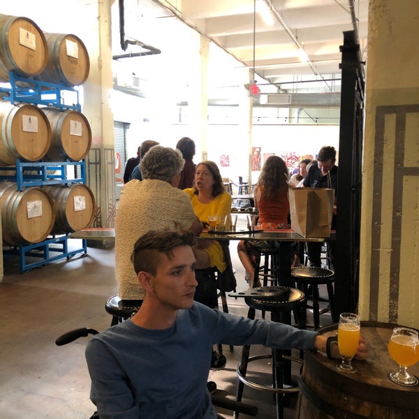 Foto diambil di Angel City Brewery oleh Matthew L. pada 5/1/2022