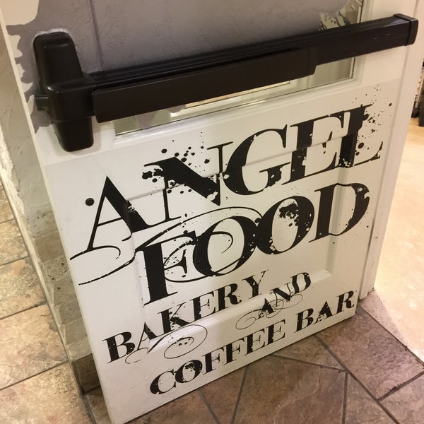 Das Foto wurde bei Angel Food Bakery &amp; Coffee Bar von Matt V. am 12/15/2014 aufgenommen