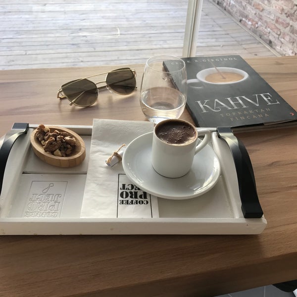 Foto tirada no(a) Coffee Project por Pelin Ö. em 2/18/2017
