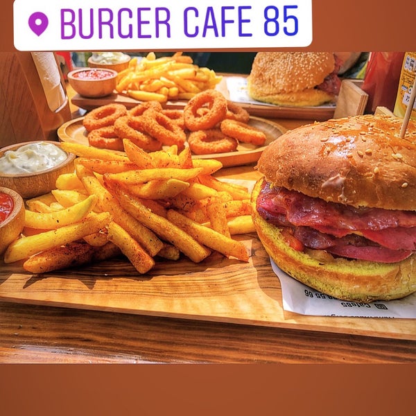 4/26/2019 tarihinde Yunusss🇹🇷ziyaretçi tarafından Cafe Burger 85'de çekilen fotoğraf