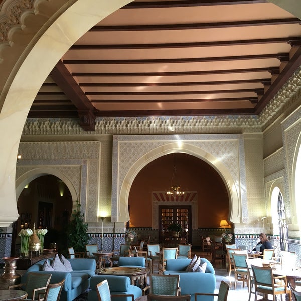 Photo taken at Hotel Alhambra Palace by Eva on 5/6/2016
