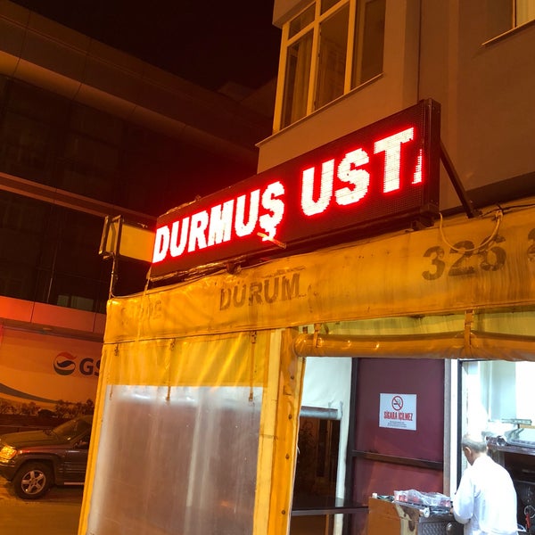 รูปภาพถ่ายที่ Kokoreççi Durmuş Usta โดย Gurme B. เมื่อ 8/23/2018
