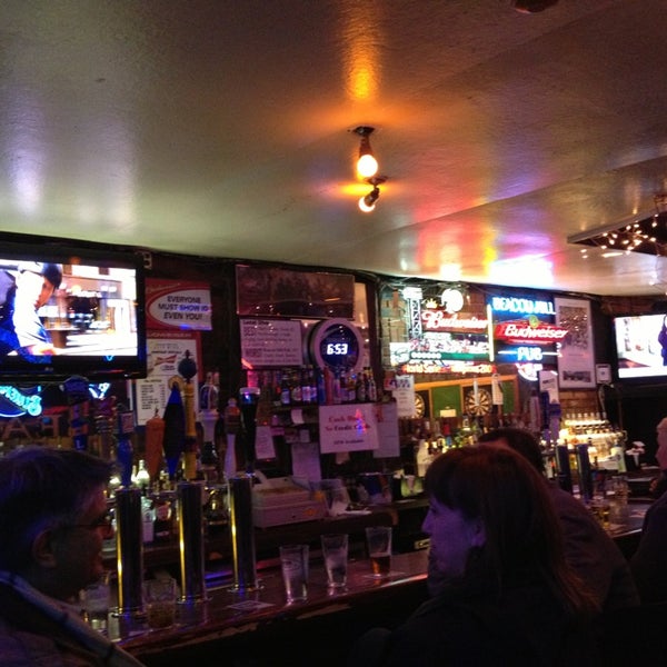 Foto scattata a Beacon Hill Pub da David W. il 12/21/2012