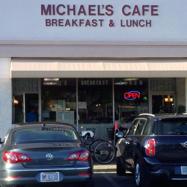 3/9/2014 tarihinde Chris F.ziyaretçi tarafından Michael&#39;s Cafe'de çekilen fotoğraf