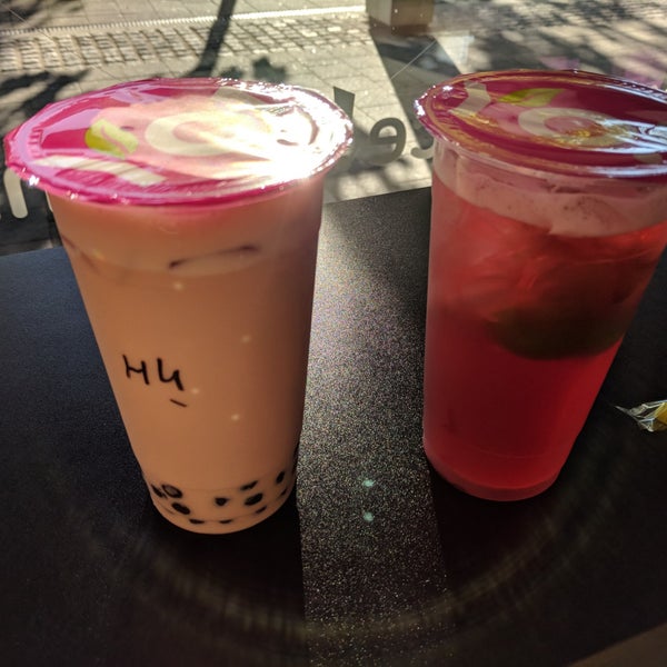 Photo taken at YoYo! Fresh Tea Bar by Nicole L. on 8/5/2018