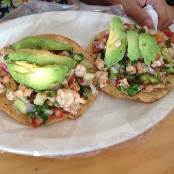Photo prise au Baja Taco Shop par Sandro K. le12/13/2015