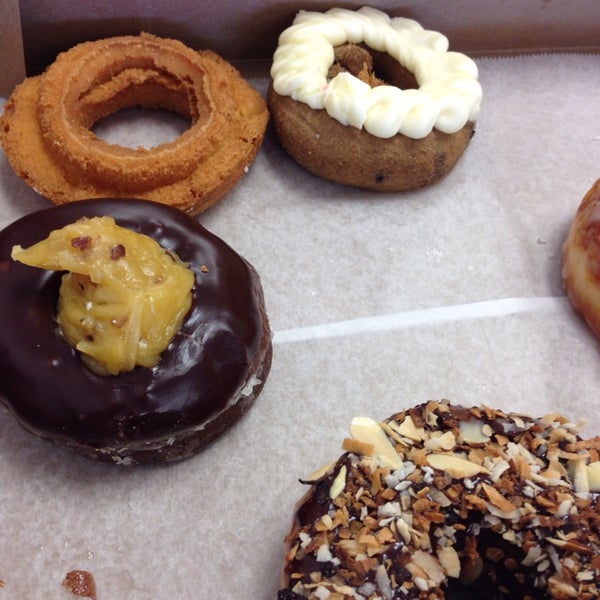 Снимок сделан в Donuts To Go пользователем Ryan F. 5/11/2014