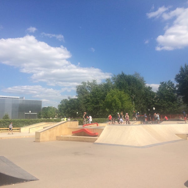 Скейт парк vans off the Wall