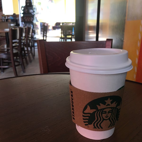 9/6/2016 tarihinde Юлия/Iuliia З.ziyaretçi tarafından Starbucks'de çekilen fotoğraf