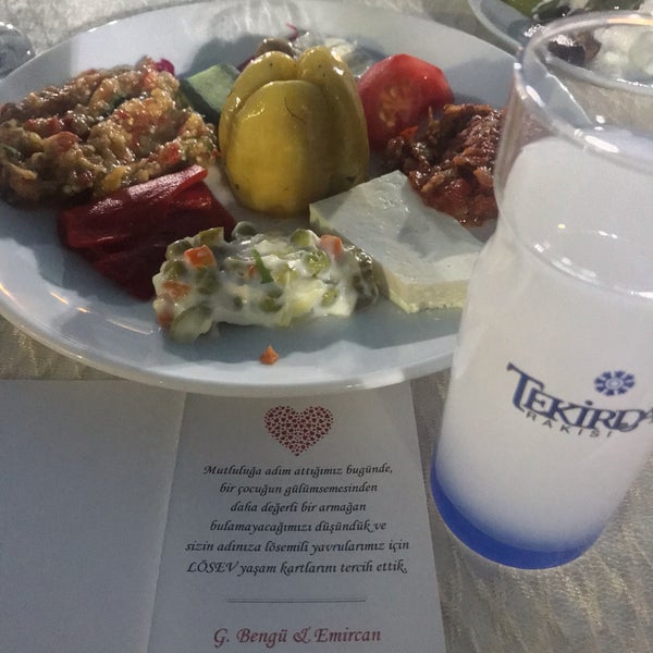 รูปภาพถ่ายที่ Altınkalp Restaurant Düğün Salonu โดย Hasan D. เมื่อ 7/27/2019