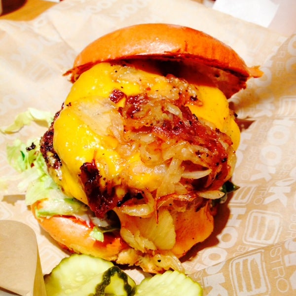 6/5/2014にSaSa F.がHook Burger Bistroで撮った写真