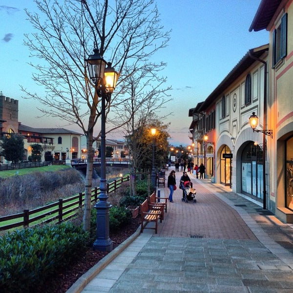 Barberino Designer Outlet - Barberino di Mugello, Toscana