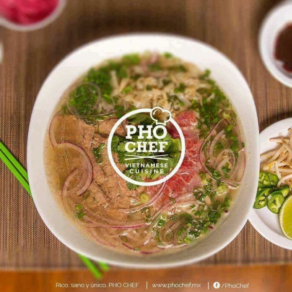 Photo taken at Pho Chef by Luis G. on 12/10/2017