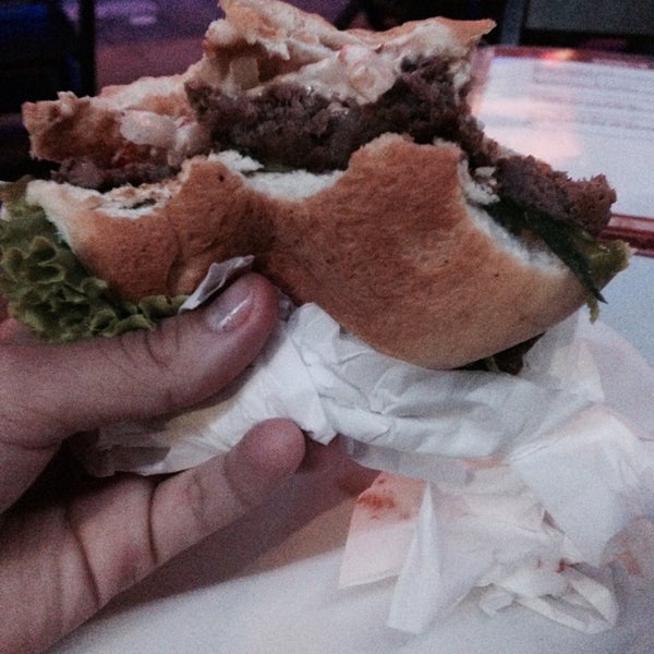 Photo taken at T-Bones Steak &amp; Burger by Maira E. on 4/3/2014