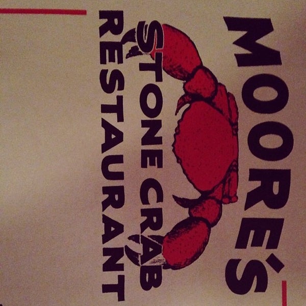Foto tirada no(a) Moore&#39;s Stone Crab Restautant por Victoria P. em 12/13/2013