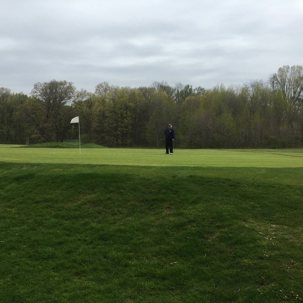 Photo taken at Pelham Bay and Split Rock Golf Courses by Jeeleighanne D. on 4/29/2016