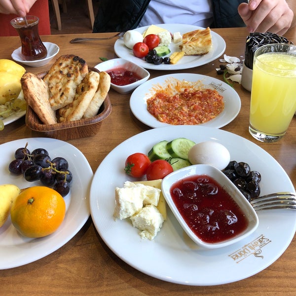 รูปภาพถ่ายที่ Saraylı Restoran โดย Scorpion เมื่อ 11/17/2019