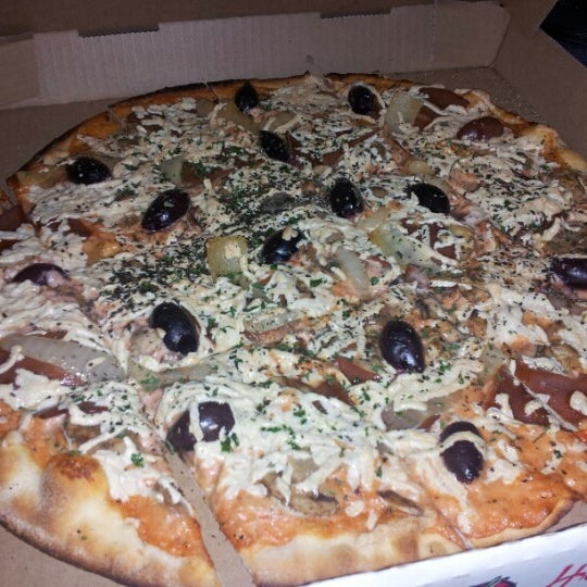 10/15/2012 tarihinde Matt D.ziyaretçi tarafından Pizza Pi'de çekilen fotoğraf