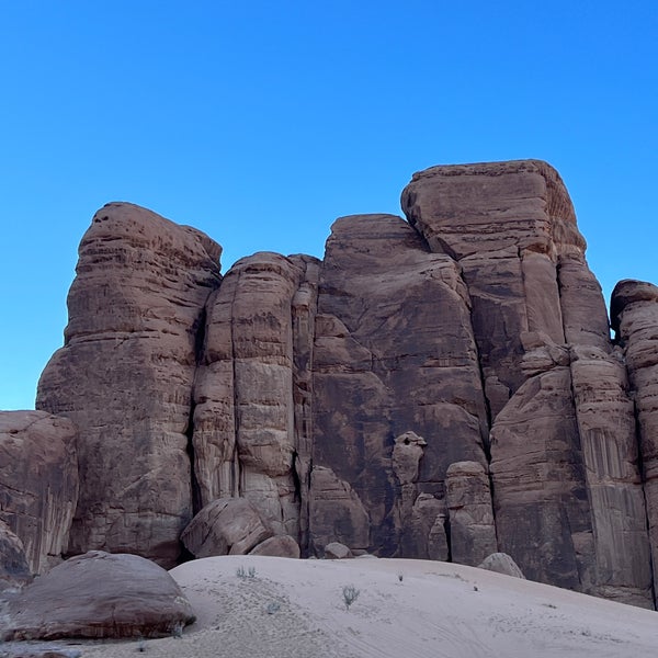 รูปภาพถ่ายที่ Wadi Rum Protected Area โดย شيـمآء .. เมื่อ 4/26/2023