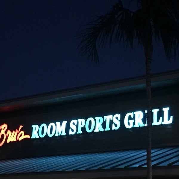 Photo taken at Bru&#39;s Room Sports Grill - Coconut Creek by Lisa H. on 5/10/2018