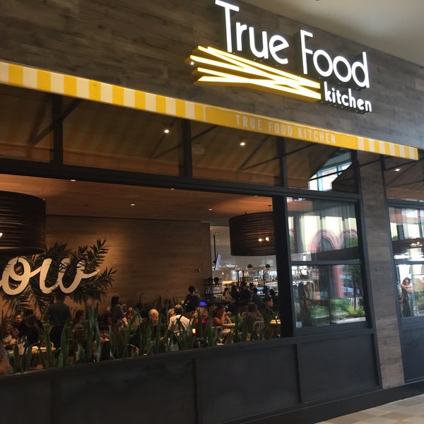 4/8/2018 tarihinde Lisa H.ziyaretçi tarafından True Food Kitchen'de çekilen fotoğraf