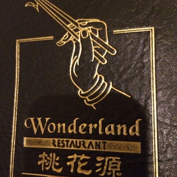 Das Foto wurde bei Wonderland Restaurant von Rosa G. am 10/5/2014 aufgenommen