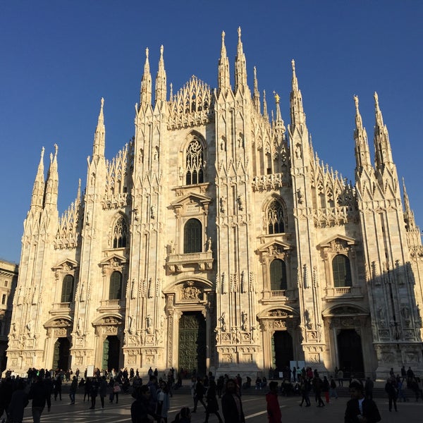 รูปภาพถ่ายที่ Duomo di Milano โดย Murat U. เมื่อ 11/17/2017