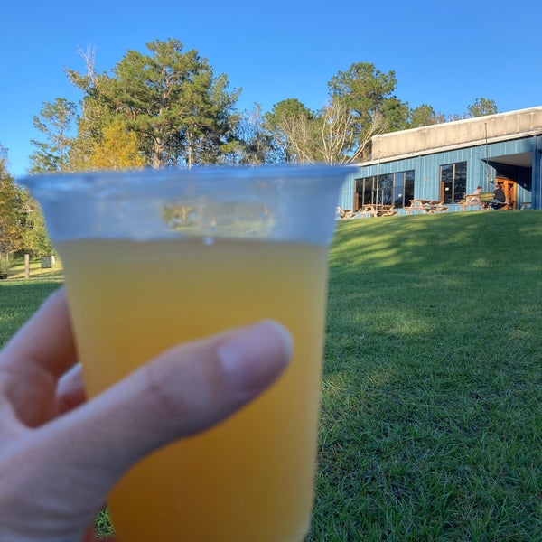 Foto tirada no(a) Swamp Head Brewery por Michelle J. em 11/25/2020