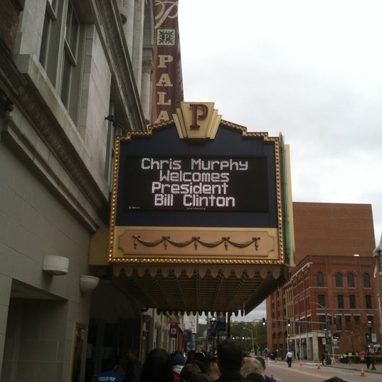 Das Foto wurde bei Palace Theater von Marcus H. am 10/28/2012 aufgenommen