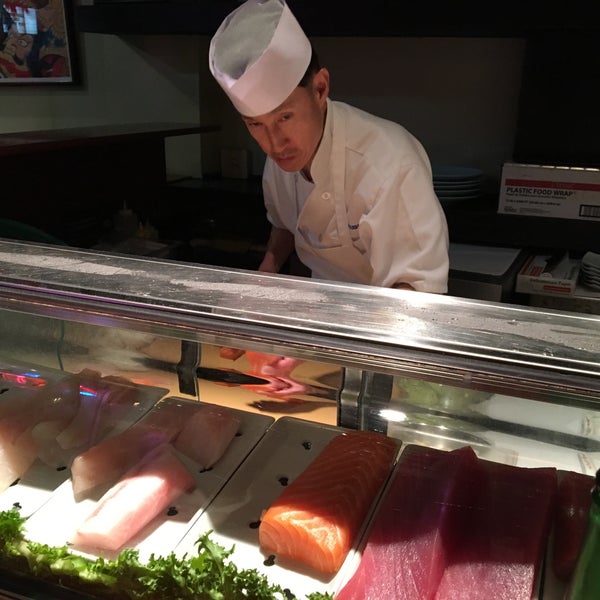 Foto scattata a Toni&#39;s Sushi Bar da Cci G. il 1/10/2016