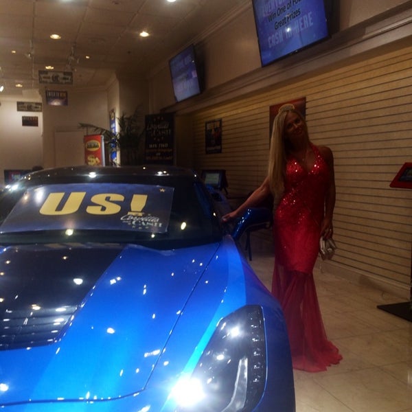 Foto tomada en Ferrari Maserati Showroom and Dealership  por Elen S. el 5/28/2014