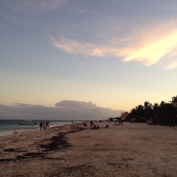 Foto tirada no(a) Único Beach por Palmera T. em 2/5/2018