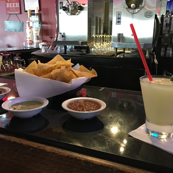 2/20/2017 tarihinde Diane M.ziyaretçi tarafından Mario&#39;s Mexican &amp; Salvadorian Restaurant'de çekilen fotoğraf