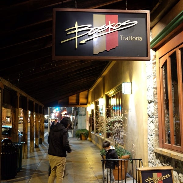 3/6/2014 tarihinde SeungH L.ziyaretçi tarafından Boskos Pasta &amp; Pizzeria'de çekilen fotoğraf