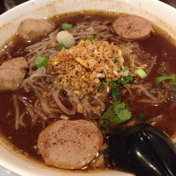 Photo taken at Bangkok Dee Thai Cuisine by Crystal L. on 5/9/2014