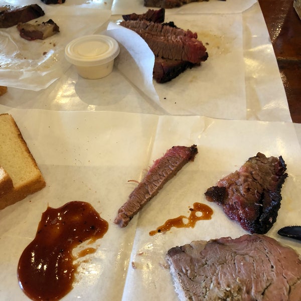Photo taken at Rudy&#39;s Country Store &amp; Bar-B-Q by Daniel K. on 4/27/2018