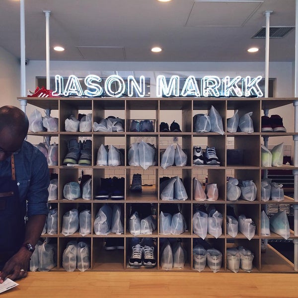 7/7/2015 tarihinde Horace W.ziyaretçi tarafından Jason Markk Flagship Store'de çekilen fotoğraf