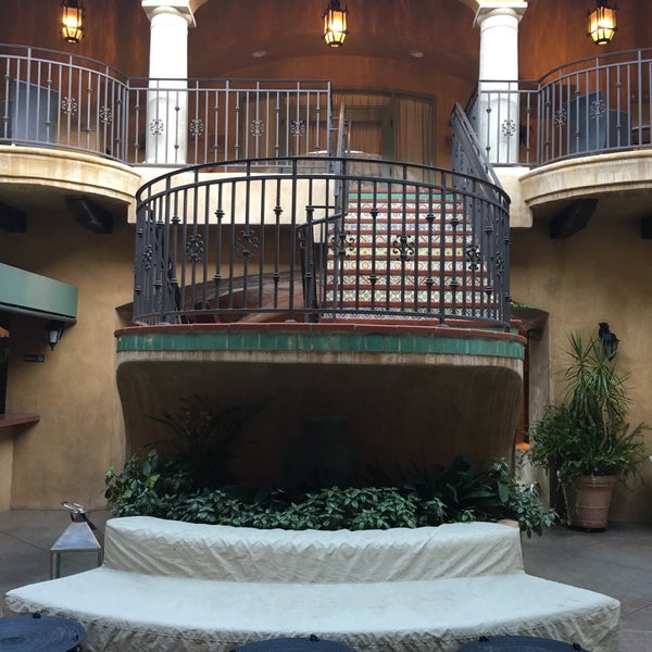 Foto diambil di Hotel Los Gatos oleh Michael R. pada 12/1/2015
