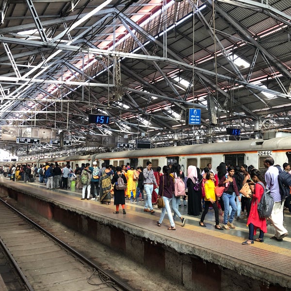 Снимок сделан в Chhatrapati Shivaji Maharaj Terminus пользователем S. O. 12/14/2019
